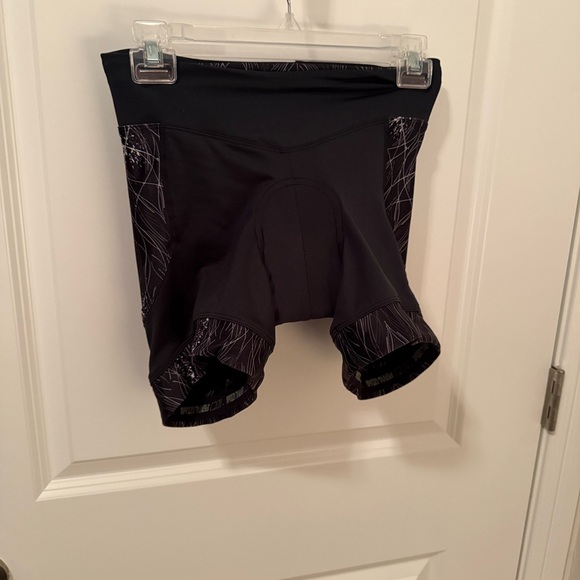 Pearl Izumi Pants - Pearl Izumi Black Patterned Bike Shorts